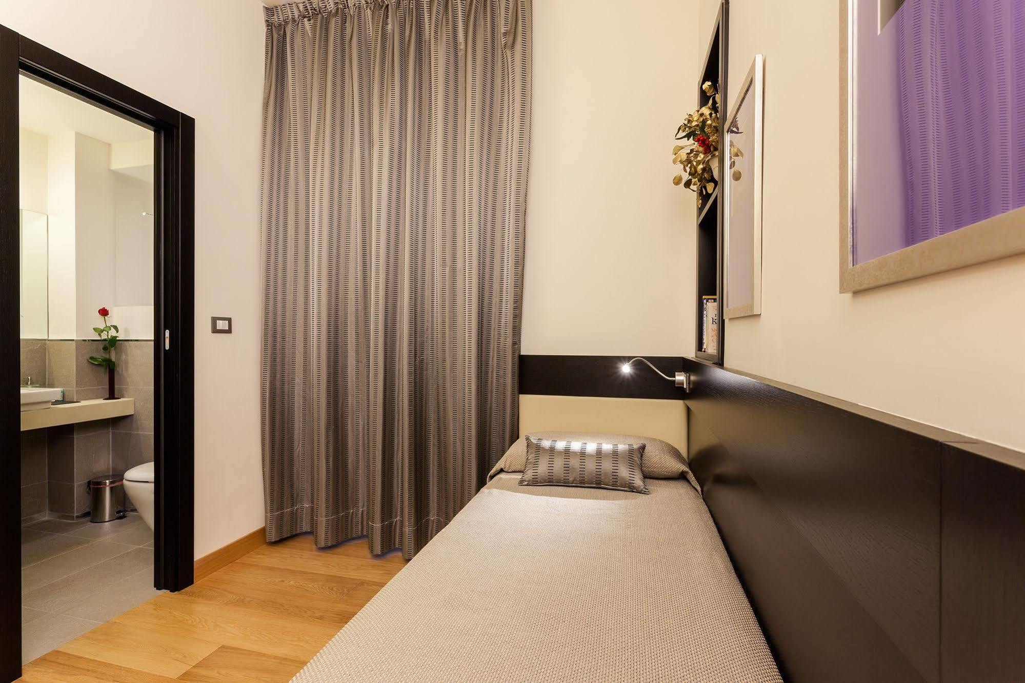 Domus Best Guest House Рим Екстер'єр фото